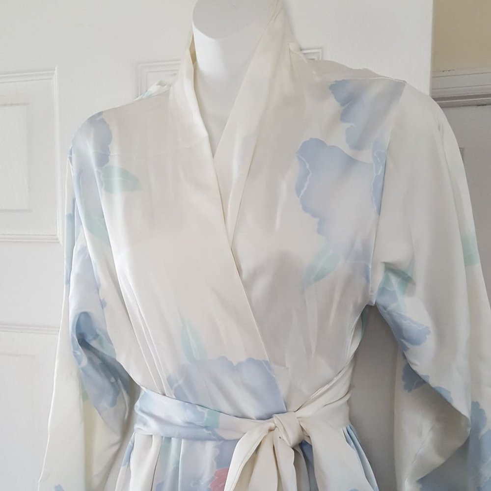 Vintage Keyloun M Satin Nightgown with pockets!